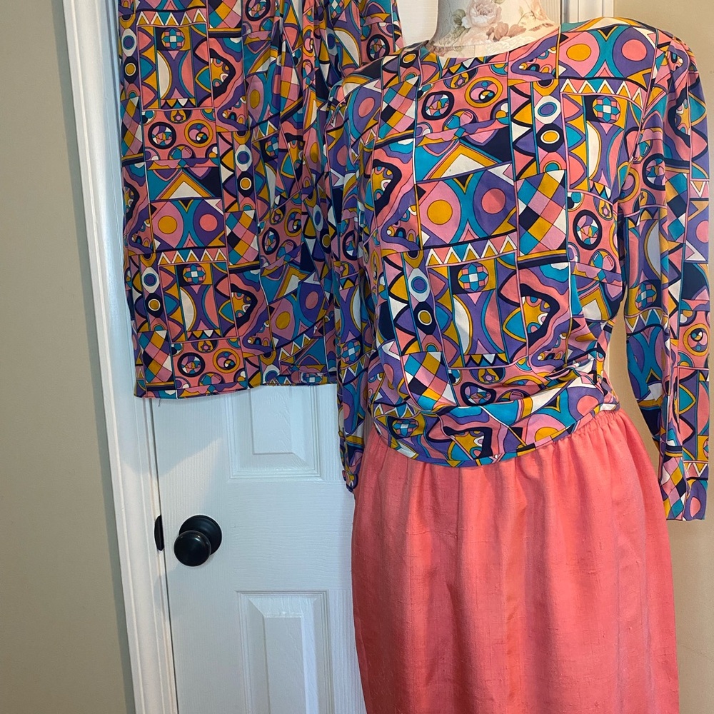 Doncaster Multicolor Geometric Pattern Ensemble - image 1
